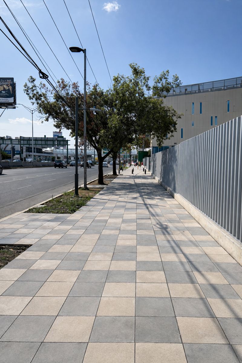 Banqueta Garza Sada - Distrito Tec - Después